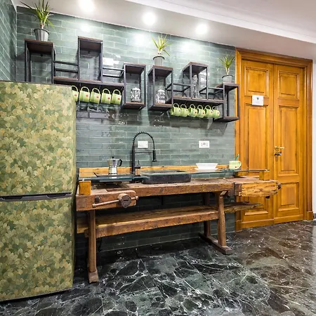Aetius 12 Relais 4*